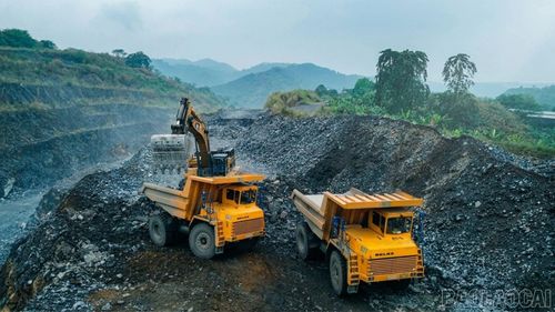 Năm 2025, để đáp ứng nhu cầu sản xuất, Công ty TNHH MTV Apatit Việt Nam đã đưa về các khai trường 10 chiếc Belaz 7547, được sản xuất bởi hãng Belaz (Belarus).