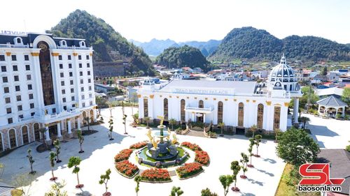 Thảo Nguyên Hotel & Resort, phường Thảo Nguyên.
