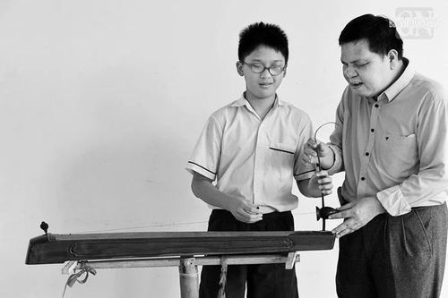 Dạy đàn bầu