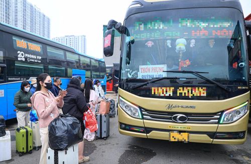 Tuy chịu ảnh hưởng của biến động giá nhiên liệu, các doanh nghiệp vận tải vẫn chủ động tăng cường chuyến xe dịp này để phục vụ nhu cầu tăng cao của người dân (ảnh minh họa).
