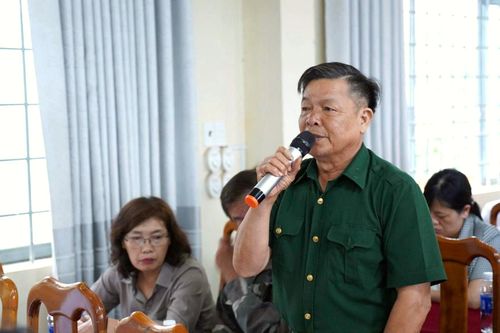 Cử tri nêu kiến nghị tại Hội nghị tiếp xúc cử tri