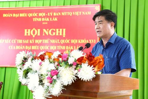 Phó Chủ tịch UBND tỉnh Nguyễn Thiên Văn trao đổi, làm rõ các kiến nghị của cử tri