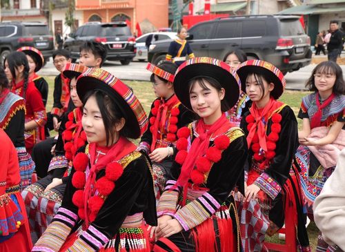 Thế hệ trẻ dân tộc thiểu số đang đóng vai trò trụ cột trong việc xây dựng và phát triển vùng cao, thông qua các mô hình khởi nghiệp bền vững, phát huy văn hóa truyền thống, và khẳng định vai trò trong hệ thống chính trị