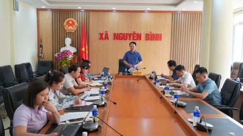 Lãnh đạo Sở Dân tộc và Tôn giáo phát biểu tại buổi làm việc tại xã Nguyên Bình