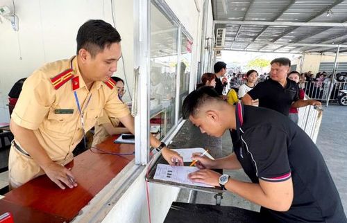 Các khâu tổ chức sát hạch GPLX cho công dân trong kỳ nghỉ lễ diễn ra công khai, minh bạch. 