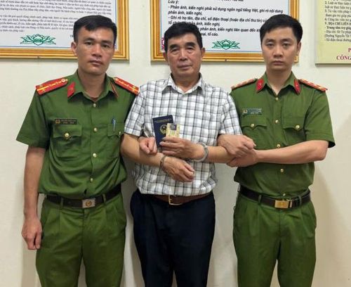 Công an xã Vĩnh Chân bắt thành công đối tượng truy nã Cù Ngọc Tân lẩn trốn gần 40 năm.