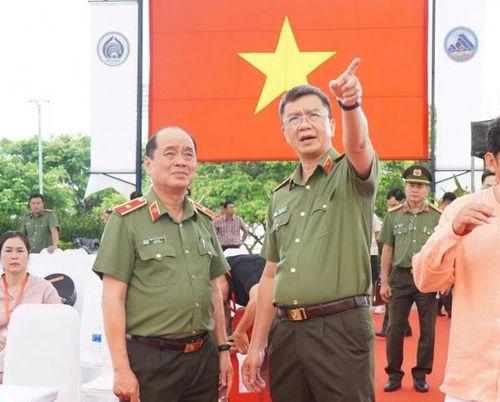 Thiếu tướng Phạm Kim Đĩnh, Cục trưởng Cục Công tác chính trị (Bộ Công an) cùng đoàn công tác kiểm tra tình hình, tiến độ triển khai các nhiệm vụ phục vụ tổ chức chương trình Gala “Tổ quốc bình yên” tại TP Đà Nẵng.