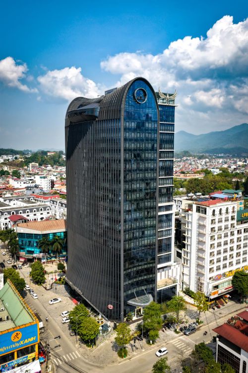 Khách sạn Mường Thanh, công trình mang dấu ấn kiến trúc hiện đại.