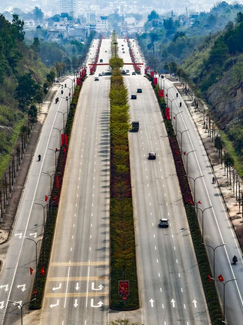 Tuyến đường Võ Nguyên Giáp được đầu tư hiện đại, trở thành trục giao thông quan trọng, mở rộng không gian đô thị và tạo động lực thu hút đầu tư cho Cao Bằng.