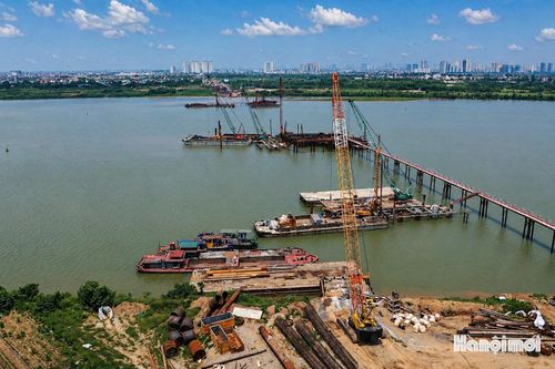 Theo thiết kế, toàn tuyến dự án dài khoảng 7,5km. Trong đó, cầu chính vượt sông Hồng dài khoảng 680m, mặt cắt rộng hơn 32m. Dự kiến, dự án hoàn thành vào năm 2028.