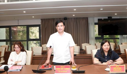 Vụ trưởng Vụ cơ sở đảng, đảng viên (Ban Tổ chức Trung ương) Trần Viết Cường phát biểu kết luận hội nghị. Ảnh: Thanh Hải