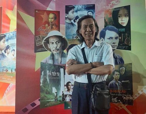 Dù ở tuổi 70, NSND Bùi Bài Bình vẫn hăng say với nghề.