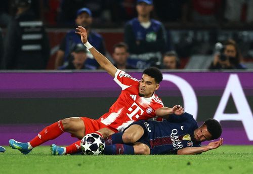  Tuy nhiên, PSG không mất nhiều thời gian để đáp trả. Đội chủ nhà nhanh chóng lấy lại thế trận bằng lối chơi tấn công tốc độ, biến sân Parc des Princes thành sân khấu của những pha bóng bùng nổ. 