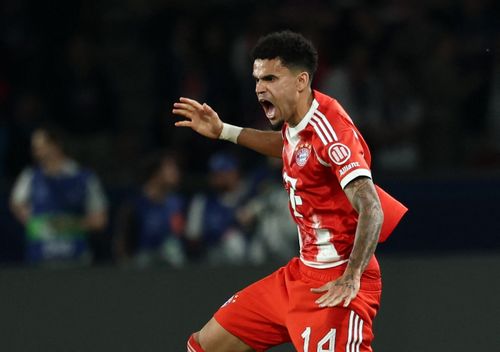  Dayot Upamecano rút ngắn tỷ số bằng pha đánh đầu uy lực, trước khi Luis Diaz ghi thêm một bàn thắng quan trọng, thắp lại hy vọng cho đội khách với tỷ số 5-4. 