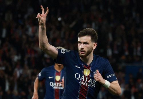  Đáp lại sự kỳ vọng của đại đa số khán giả, PSG và Bayern đã cống hiến một trận đấu được xem là hấp dẫn nhất lịch sử Champions League. PSG giành chiến thắng 5-4 và có lợi thế mong manh trước khi hai đội tái đấu ở trận lượt về vào ngày 7/5. Ảnh: Reuters.
