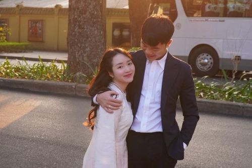  Ở đời sống cá nhân, cựu đội trưởng U23 Việt Nam hiện có tổ ấm bên Ngô Mai Nhuệ Giang (sinh năm 1993, Hà Nội). Cặp đôi bắt đầu tìm hiểu từ năm 2015, sau đó dần công khai hẹn hò và quyết định về chung một nhà bằng đám hỏi tổ chức vào tháng 4/2021. 