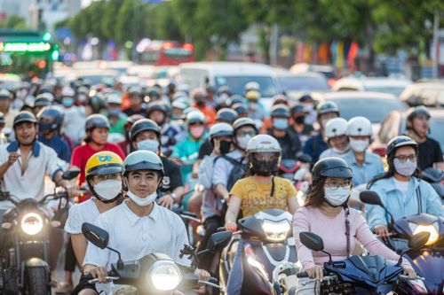 Nhiều người dân bày tỏ sự phấn khởi trước diện mạo mới của tuyến đường khi việc lưu thông trở nên thông thoáng và thuận tiện hơn.