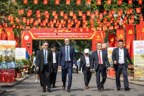 Liên danh TIL - VIMC - SGP góp khoảng 19.331 tỷ đồng, trong đó TIL nắm 49%, VIMC nắm 36% và Cảng Sài Gòn nắm 15%, phần còn lại trong tổng kinh phí dự kiến huy động từ các nguồn khác.