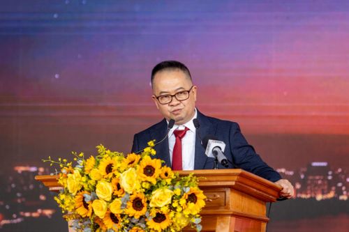 Phát biểu tại buổi lễ, đại diện liên danh nhà đầu tư, ông Nguyễn Lê Chơn Tâm - Tổng giám đốc CTCP Cảng Sài Gòn - cho biết đây là sự kiện đặc biệt mà liên danh nhà đầu tư đã kiên trì chuẩn bị, chờ đợi trong suốt những năm tháng qua. "Quyết định này không chỉ là một văn bản pháp lý mà là sức mạnh chiến lược và sự tin tưởng Đảng, Nhà nước và lãnh đạo TP.HCM giao phó cho chúng tôi, để thực hiện những khát vọng chinh phục biển cả của dân tộc”, ông Tâm nhấn mạnh.