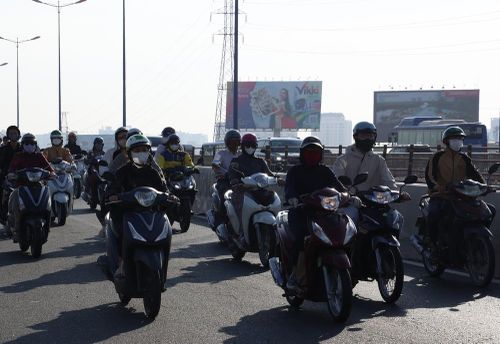 Hà Nội, Thành phố Hồ Chí Minh sẽ kiểm định khí thải xe mô tô, xe gắn máy. Ảnh: Hồng Đạt - TTXVN