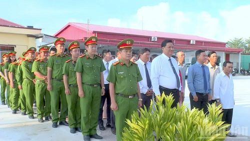 Đại diện cấp ủy, chính quyền cùng thế hệ trẻ xã Phong Thạnh tiếp nối truyền thống hào hùng của cha ông để chung tay kiến thiết quê hương ngày thêm đổi mới.
