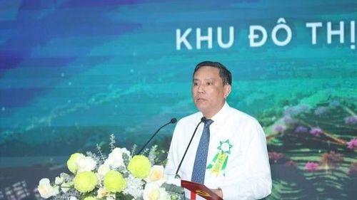 Phó Bí thư Thường trực Tỉnh ủy Lào Cai Hoàng Giang phát biểu.