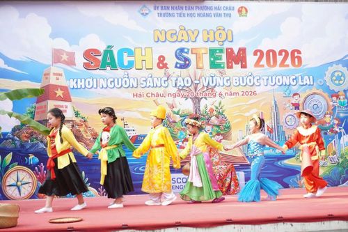 Hội thi "Hóa trang và biểu diễn nhân vật trong truyện" của các em học sinh Trường Tiểu học Hoàng Văn Thụ.