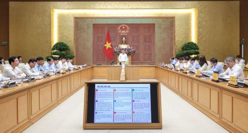 Thủ tướng Lê Minh Hưng chủ trì cuộc họp với Bộ Xây dựng. Ảnh: VIẾT CHUNG