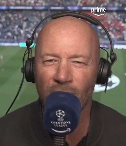 Bình luận viên Alan Shearer mô tả quyết định thổi phạt đền với Bayern Munich là "vô lý".
