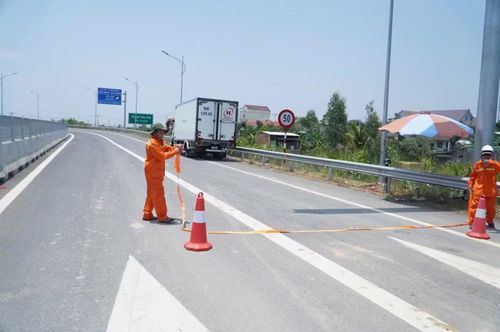 Đoạn cao tốc từ Quảng Ngãi đến Bình Định (cũ) chính thức được mở rào cho phương tiện lưu thông.