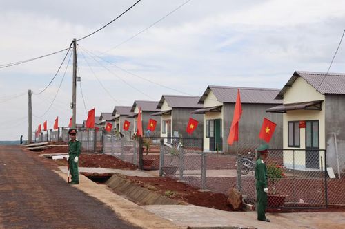 Những căn nhà được xây dựng kiên cố.