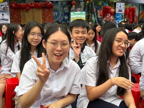 Năm nay, tỉ lệ chọi vào các trường THPT công lập Hà Nội khá căng thẳng.