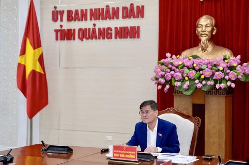 Ông Bùi Văn Khắng, Phó Bí thư Tỉnh ủy, Chủ tịch UBND tỉnh đã chủ trì cuộc họp nghe và cho ý kiến về ý tưởng đầu tư xây dựng cầu Cửa Lục 2.