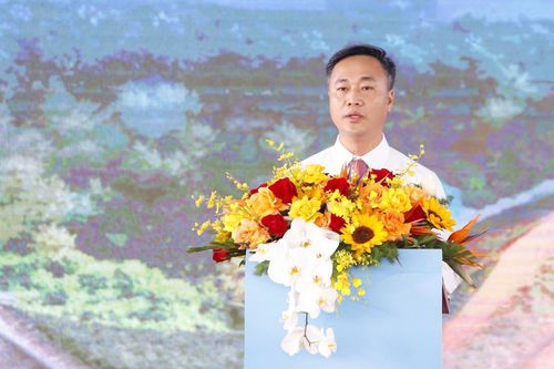 Ông Nguyễn Việt Hùng - Chủ tịch UBND tỉnh Khánh Hòa phát biểu. Ảnh: X.N