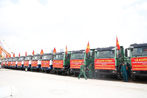 Không khí tưng bừng tại buổi lễ khởi công loạt dự án trọng điểm, đánh dấu một bước phát triển mới cho hạ tầng thành phố. Ảnh: Tuấn Kiệt