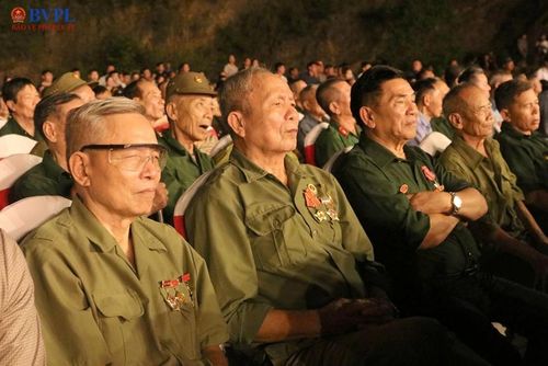  Các cựu TNXP tham dự buổi lễ.