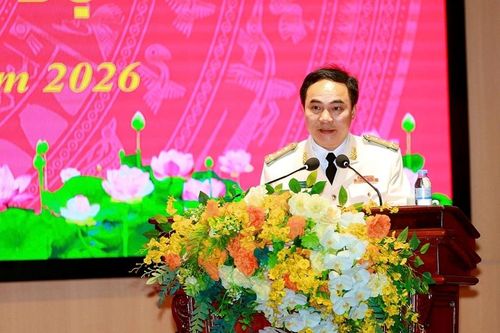  Tân Phó Giám đốc Công an tỉnh Nghệ An phát biểu nhận nhiệm vụ.
