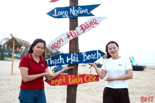 Mỗi không gian được bố trí những bảng chỉ dẫn nhỏ xinh về các địa danh, di tích và nét đẹp văn hóa tiêu biểu của xã Thạch Khê để du khách không chỉ lưu lại hình ảnh mà còn hiểu biết thêm về một miền biển giàu bản sắc.