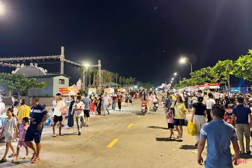 Từ nay đến tháng 9/2026, du lịch biển Thạch Hải sẽ có những sự kiện văn hóa, du lịch nổi bật như: Giải chạy việt dã "Bước chạy rừng xanh"; lễ hội đền Lê Khôi; lễ giỗ Tiến sĩ Trương Quốc Dụng và lễ hội trị thủy. Cùng với đó là những dịch vụ, hoạt động trải nghiệm xuyên suốt như: khám phá núi Nam Giới - Eo Lói; chèo sub Cửa Sót; thể thao bãi biển... hứa hẹn mang đến cho du khách một hành trình đa sắc màu.