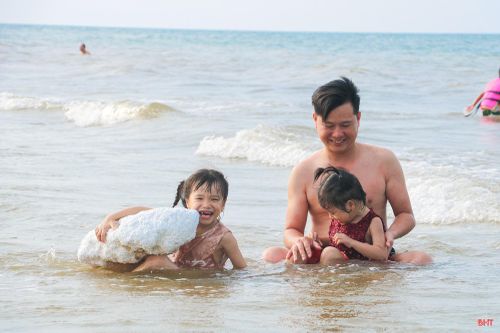 ... thỏa sức vui chơi trong làn nước mát lạnh...