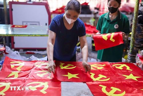 Các xưởng luôn phải hoạt động hết công suất, thậm chí phải tăng giờ làm cho nhân công trong xưởng để kịp tiến độ giao hàng. (Ảnh: Lê Ngọc/TTXVN phát)