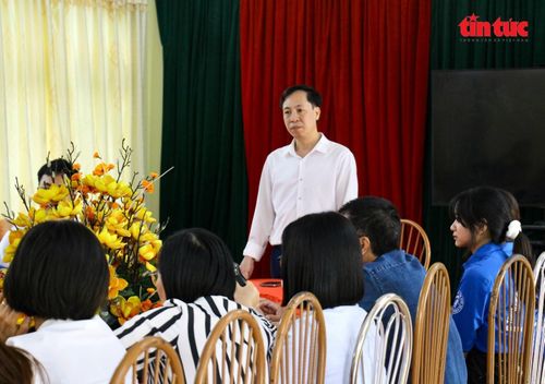 Thầy Nguyễn Ngọc Khiêm, Hiệu trưởng Trường THCS Hoàng Đông chia sẻ.