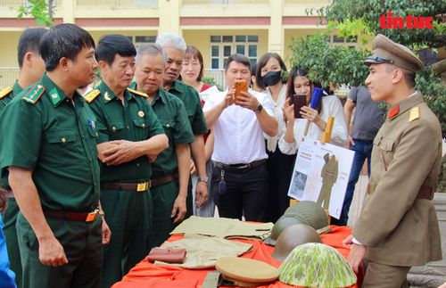 Không gian triển lãm kết hợp giữa hiện vật, con người và nghệ thuật kể chuyện.