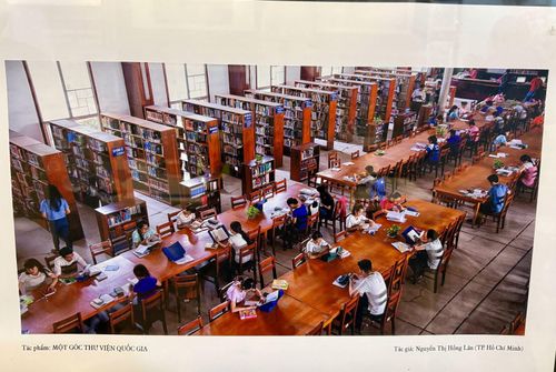 Tác phẩm "Một góc thư viện Quốc gia" - tác giả Nguyễn Thị Hồng Lân.