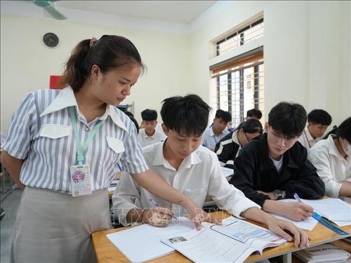 Trường THPT Tương Dương, xã Tương Dương, tỉnh Nghệ An, chỉ có 26/335 học sinh chọn thi môn Vật lý, Hóa học và Tin học.