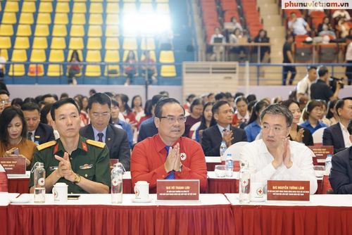 Các đại biểu tham dự lễ phát động