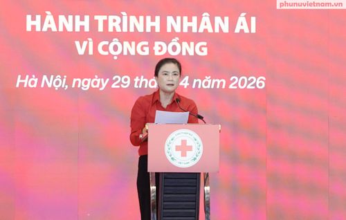 Bà Đỗ Thị Thu Thảo, Chủ tịch Trung ương Hội Chữ thập đỏ Việt Nam, phát biểu khai mạc Lễ phát động.