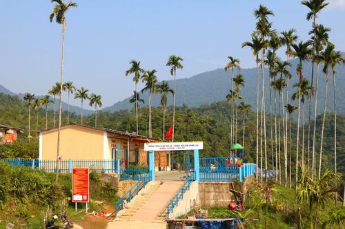 Các điểm trường tại xã Trà Tập dần được trang bị các thiết bị dạy học cơ bản, đánh dấu bước chuyển từ lớp học “trắng điện” sang có thể triển khai bài giảng điện tử.