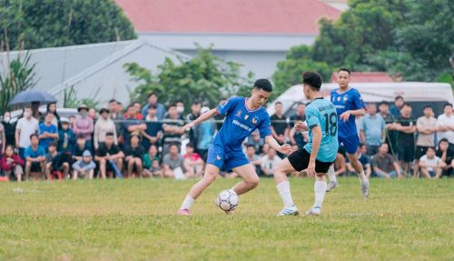 Bóng đá là môn thể thao được nhiều địa phương lựa chọn tổ chức trong dịp lễ 30/4, 1/5.
