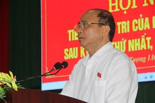 Đồng chí Vũ Tiến Dũng, Phó Chủ tịch Hội Nông dân tỉnh tiếp thu ý kiến cử tri tại hội nghị.